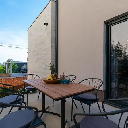 Aspera Villa *